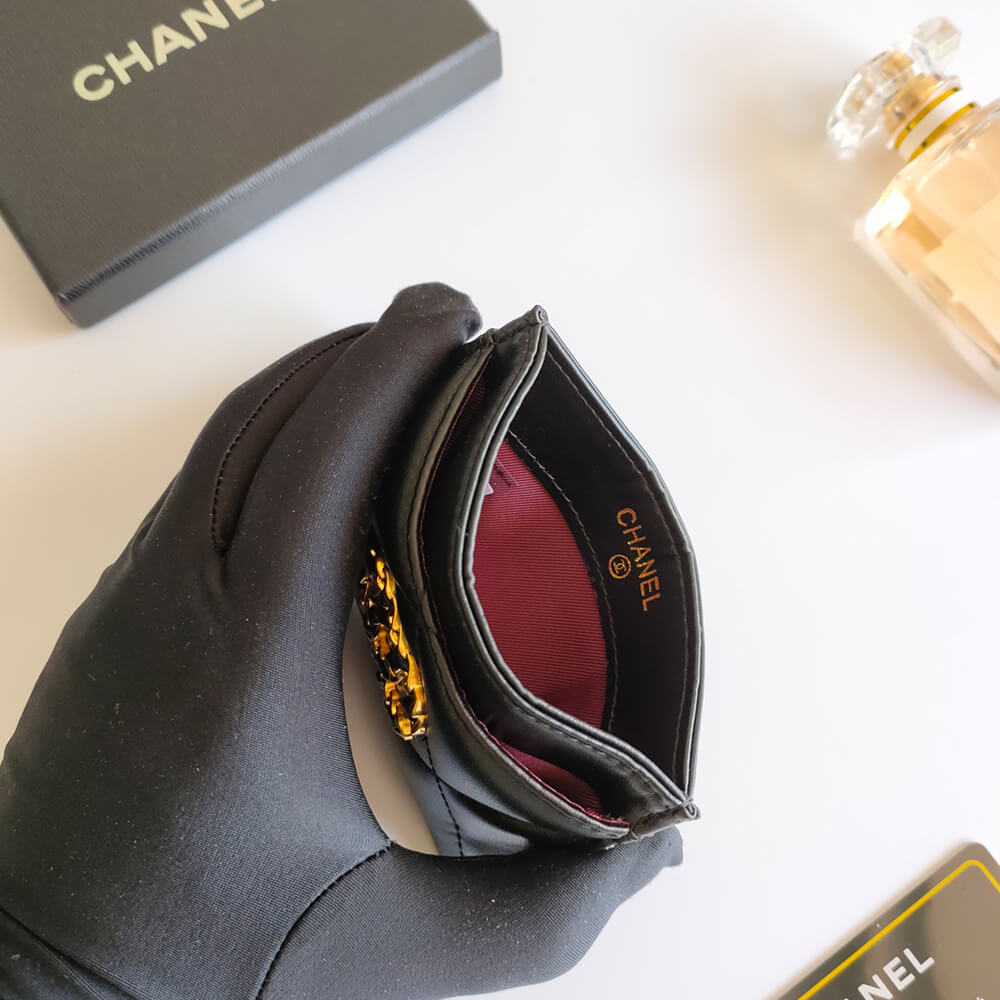 Ch*el 19 card holder