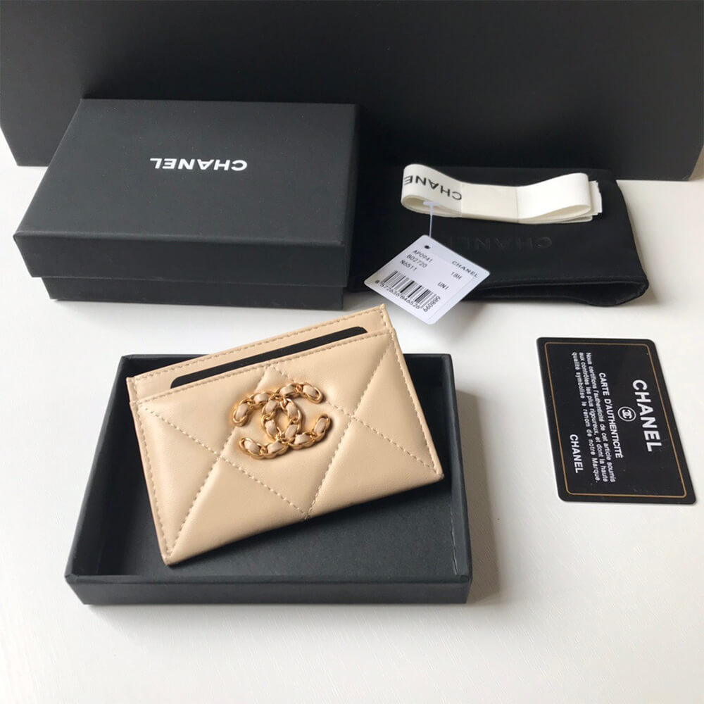 Ch*el 19 card holder