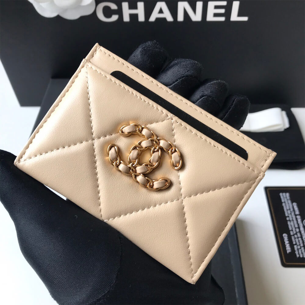 Ch*el 19 card holder