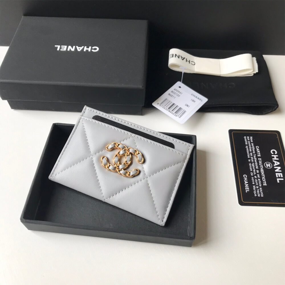 Ch*el 19 card holder