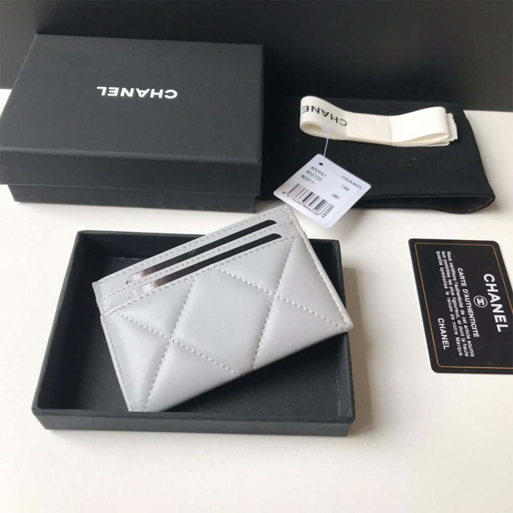Ch*el 19 card holder