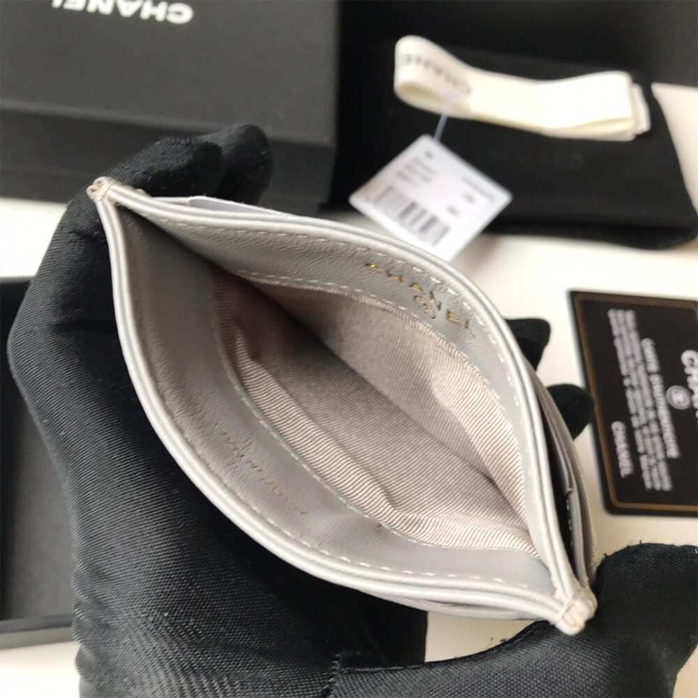 Ch*el 19 card holder