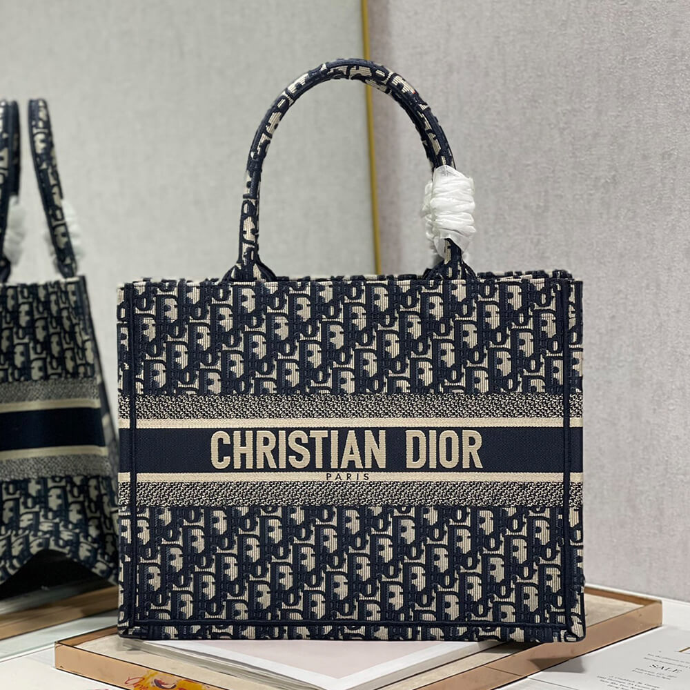 medium D*or book tote