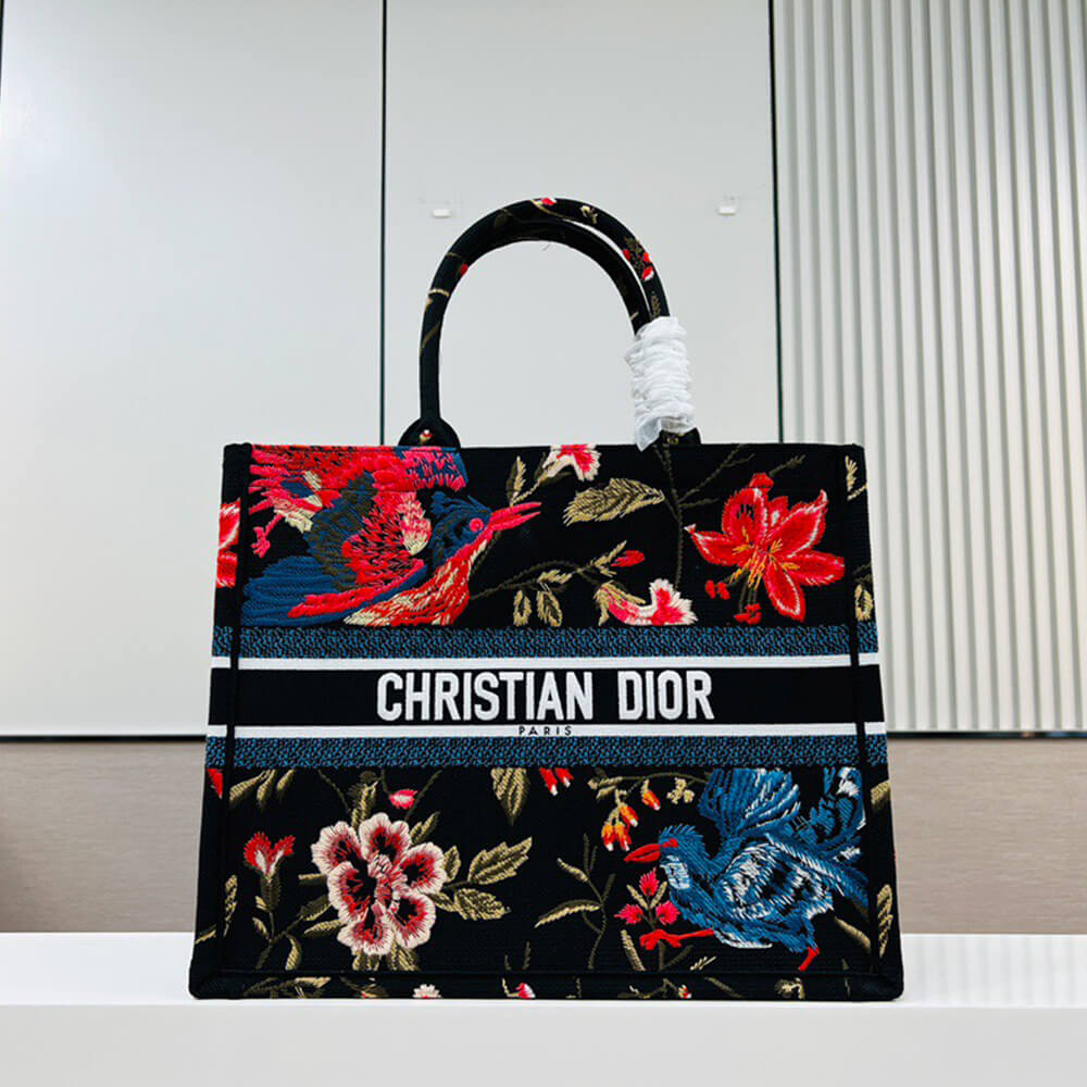 large D*or book tote