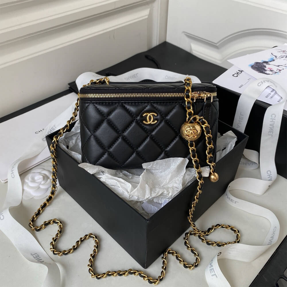 Ch*el vanity with chain