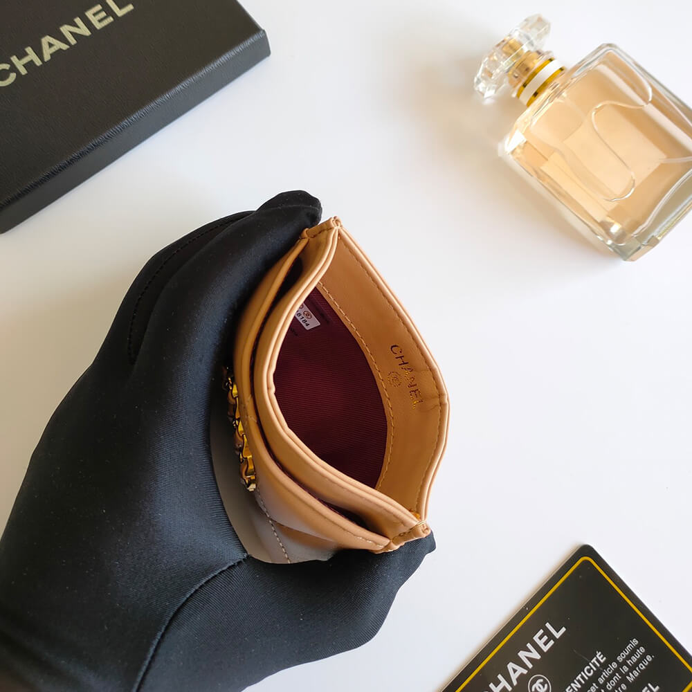 Ch*el 19 card holder