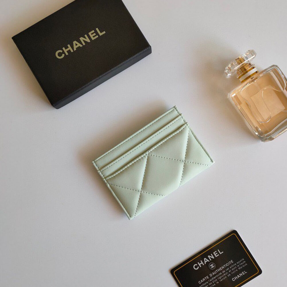 Ch*el 19 card holder
