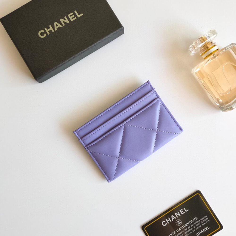 Ch*el 19 card holder