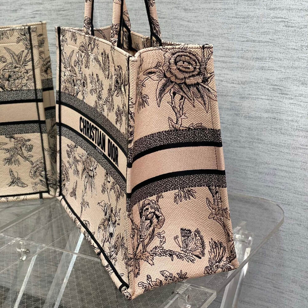 large D*or book tote