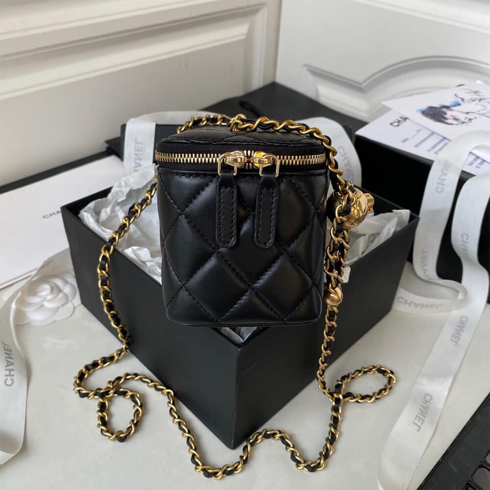 Ch*el vanity with chain