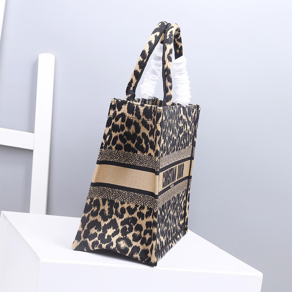 medium D*or book tote