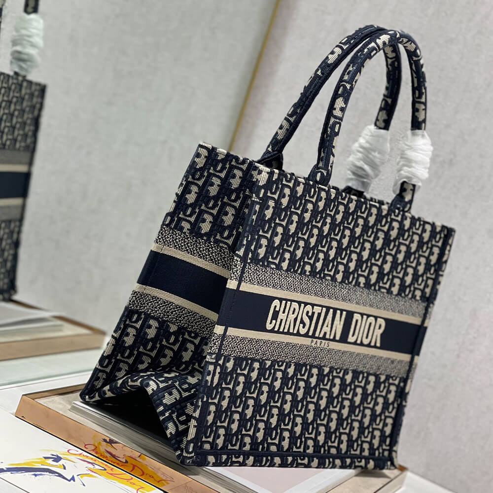medium D*or book tote