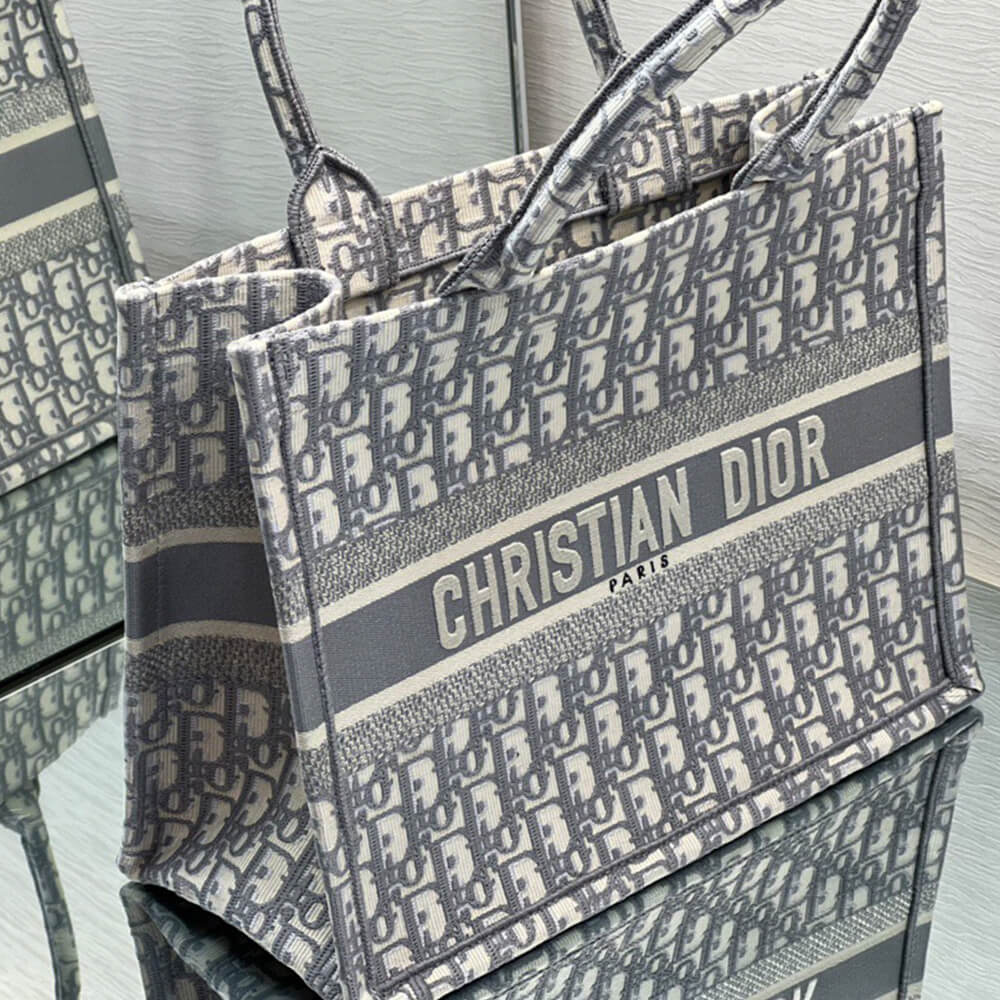 medium D*or book tote
