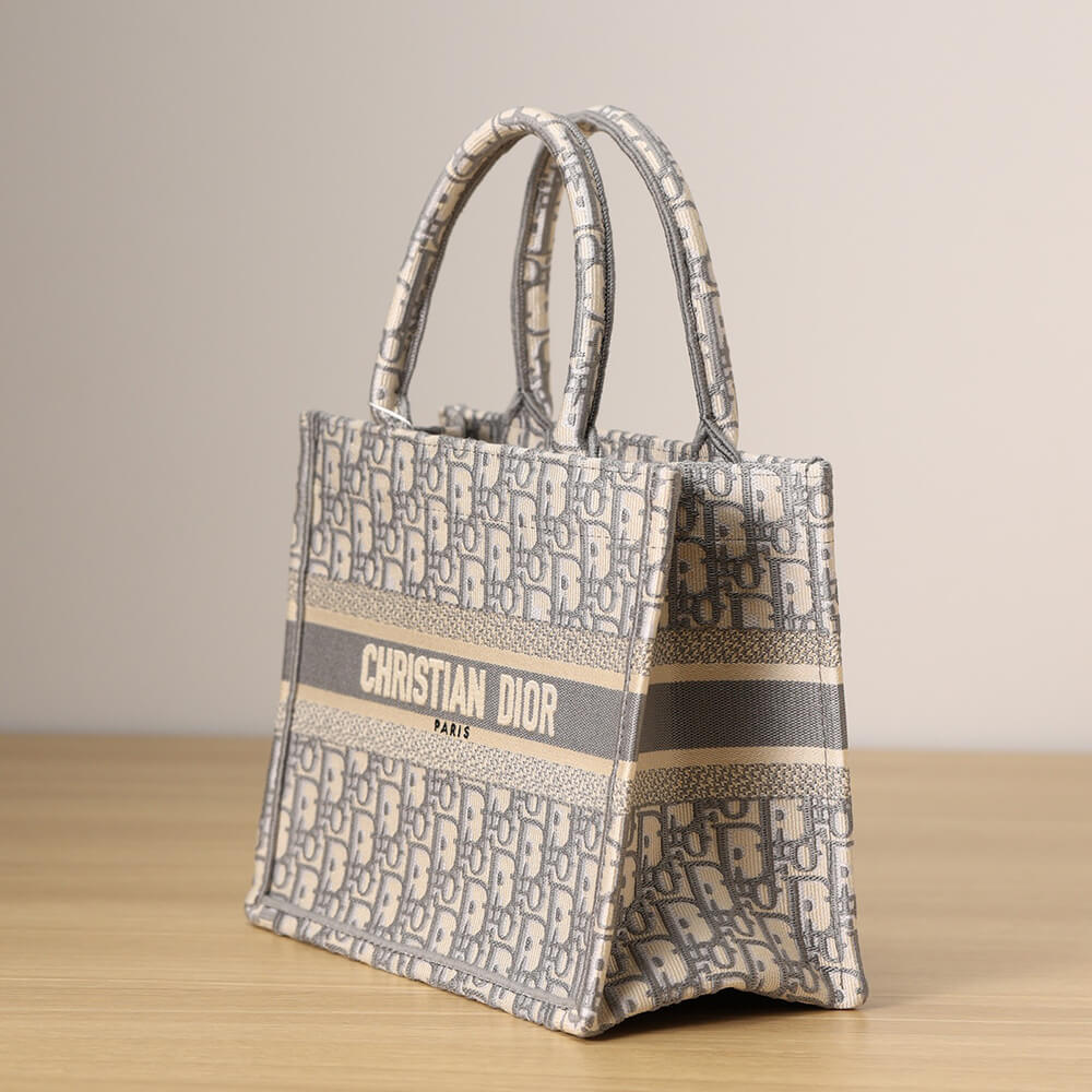 small D*or book tote