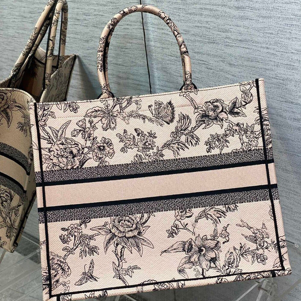 large D*or book tote