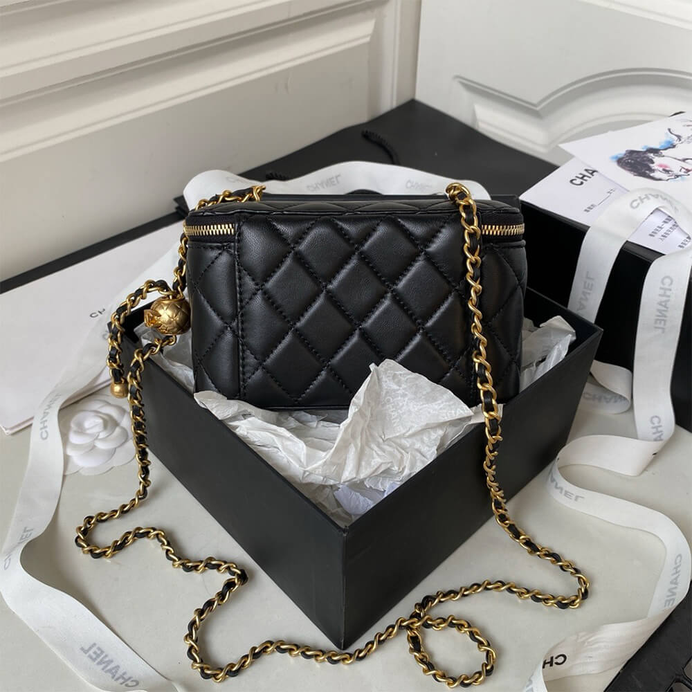 Ch*el vanity with chain