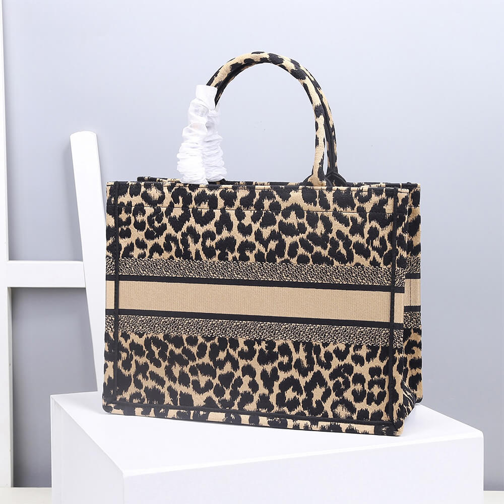 medium D*or book tote