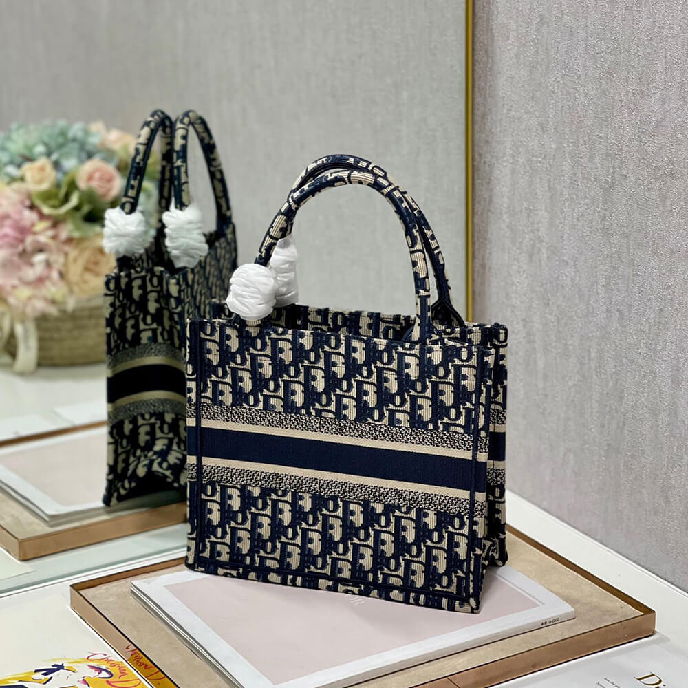 small D*or book tote