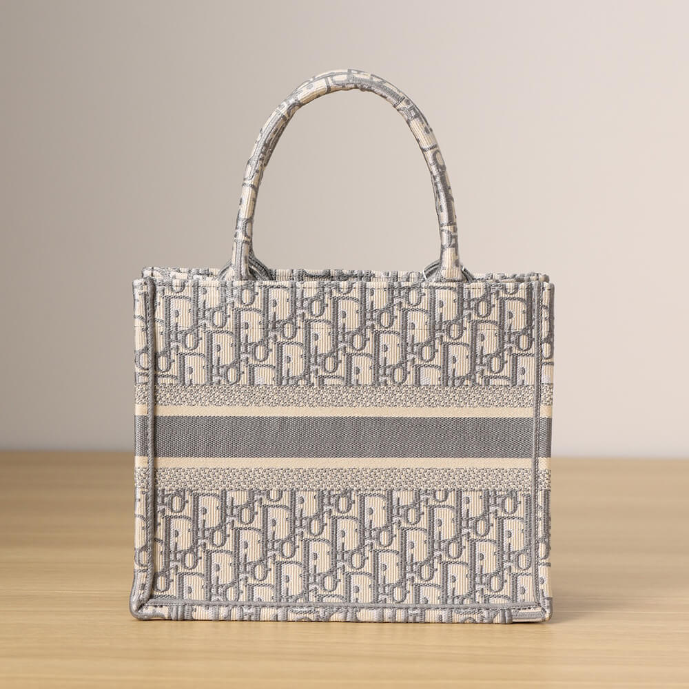 small D*or book tote