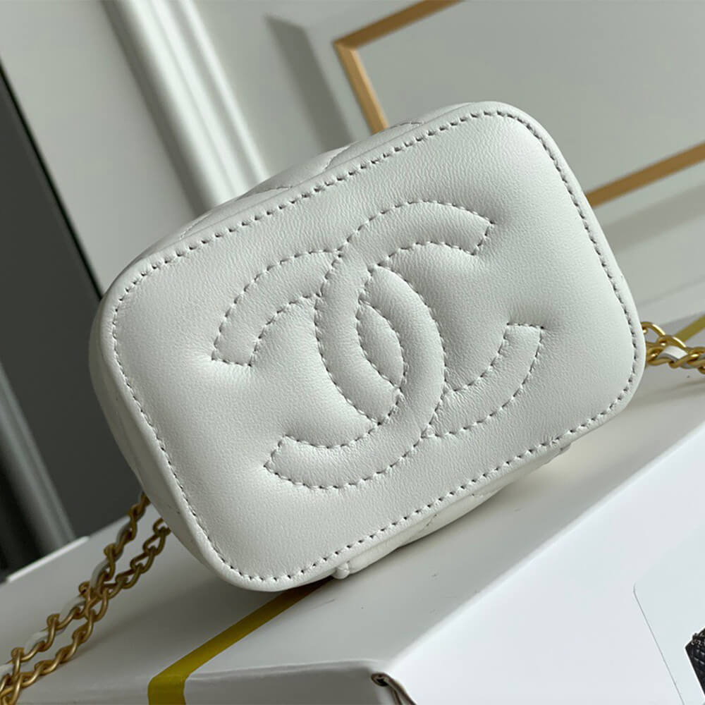 Ch*el small vanity with chain