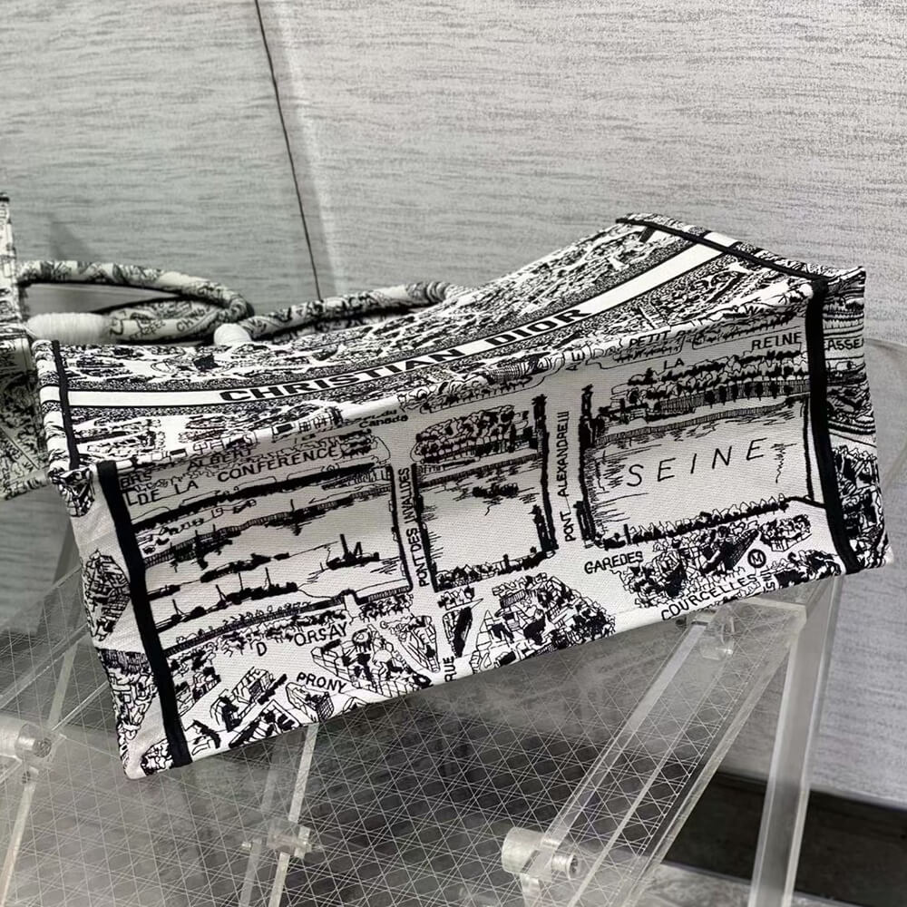 large D*or book tote