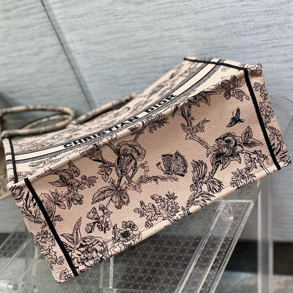 large D*or book tote