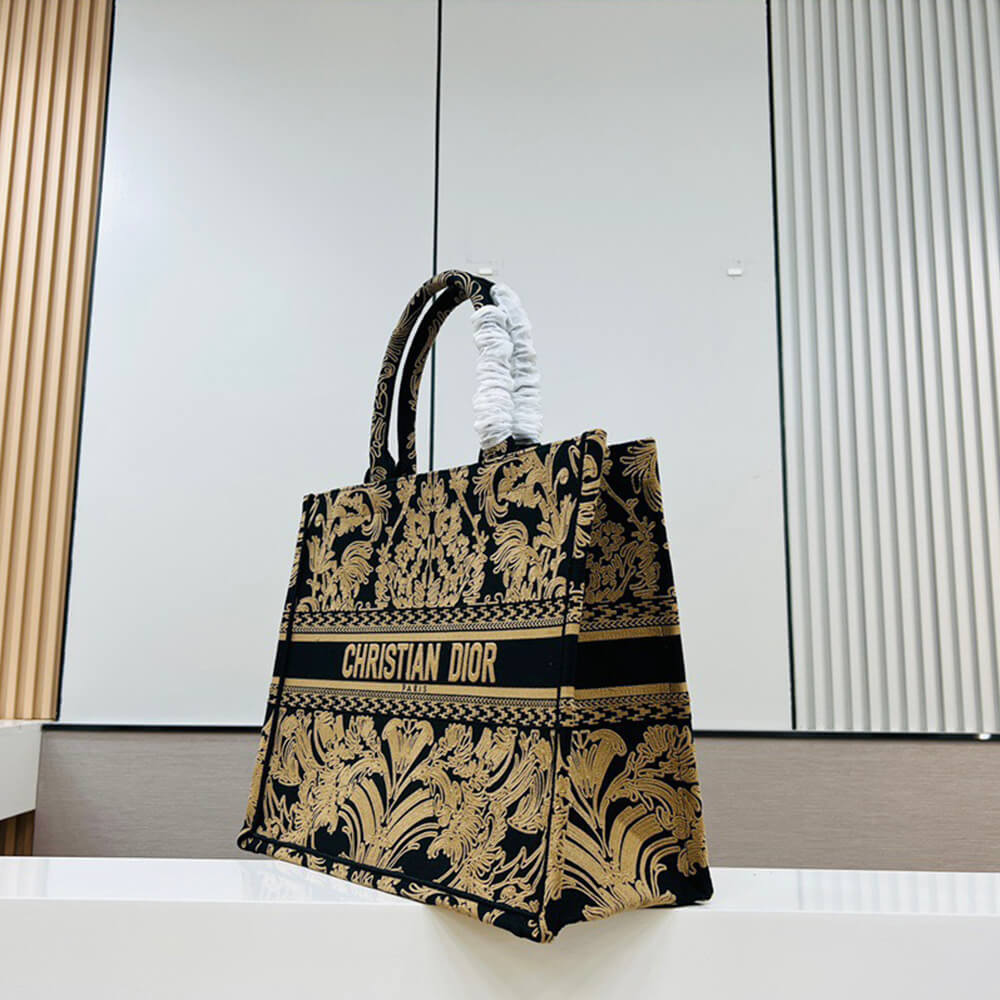 large D*or book tote