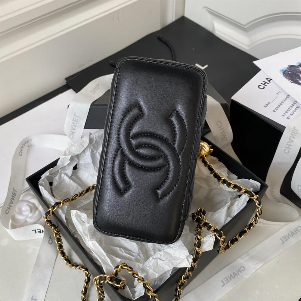 Ch*el vanity with chain