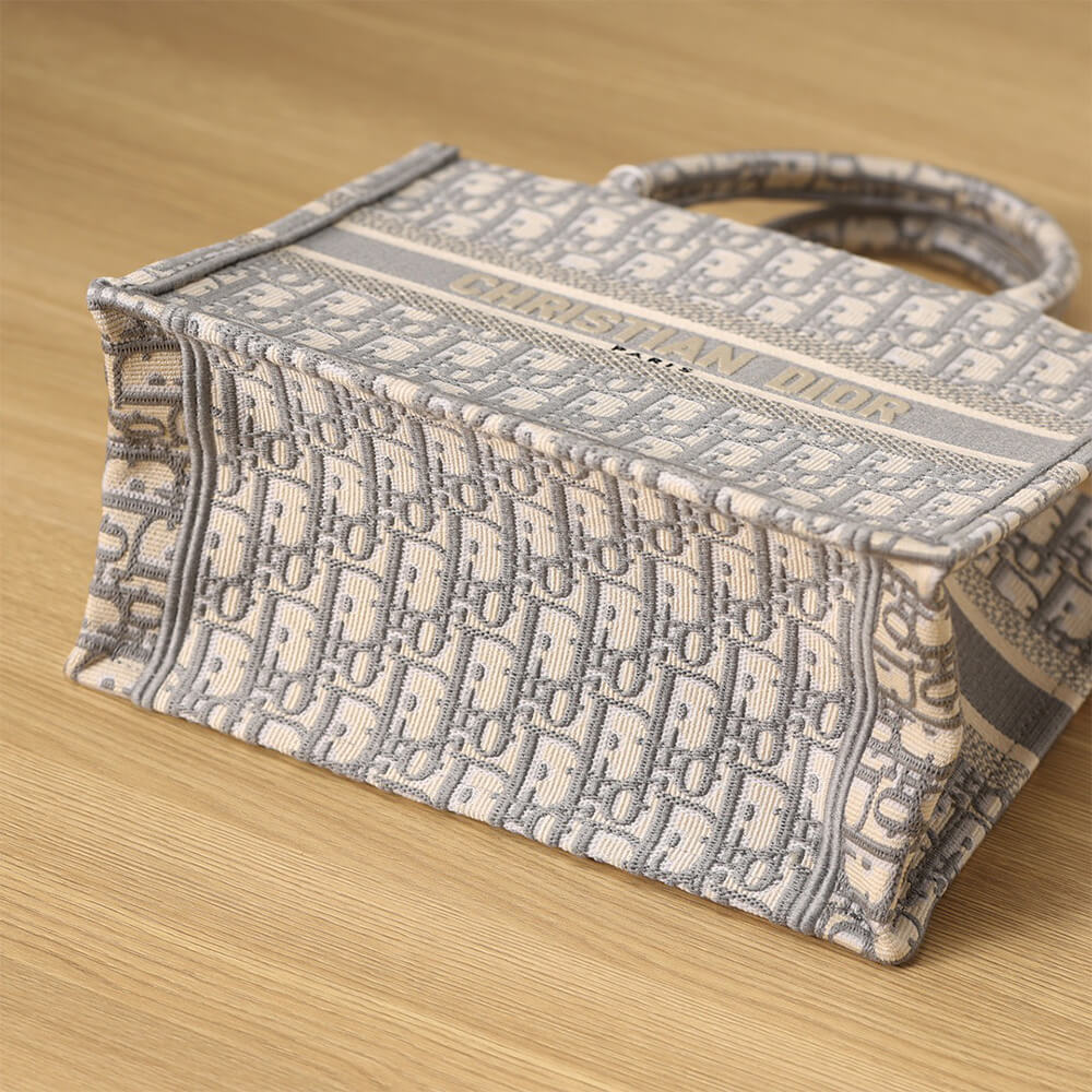 small D*or book tote