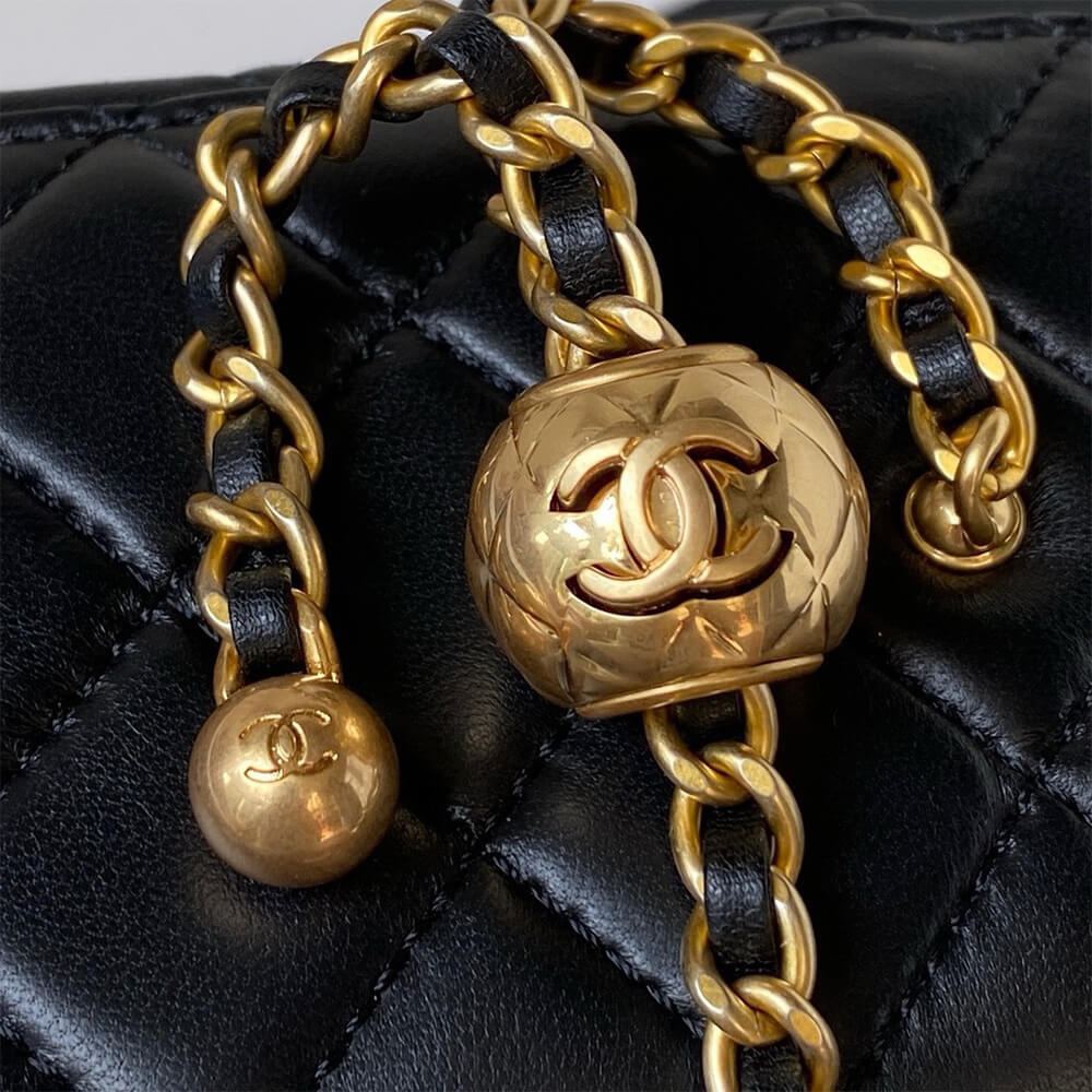 Ch*el vanity with chain