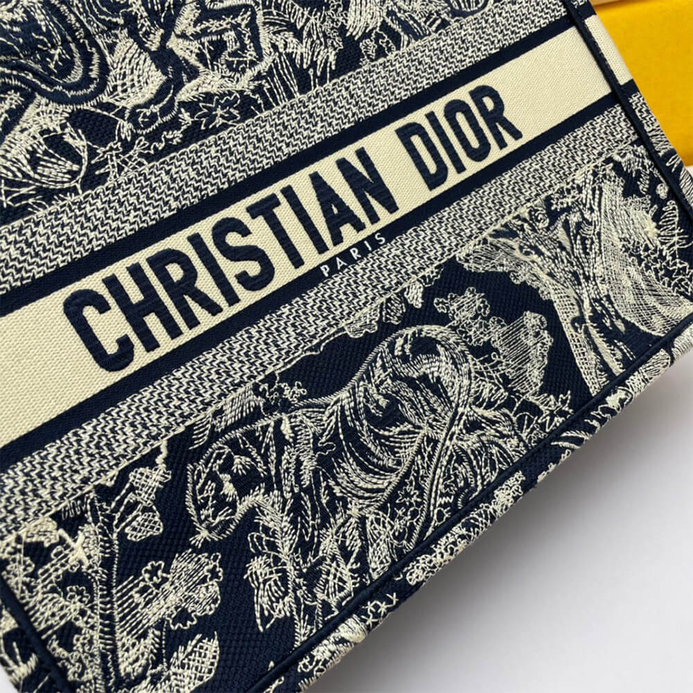 medium D*oramour D*or book tote