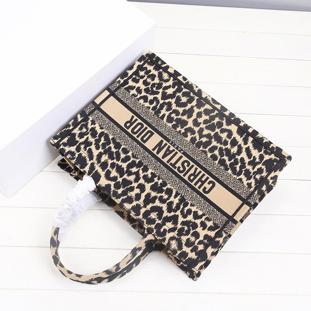 medium D*or book tote