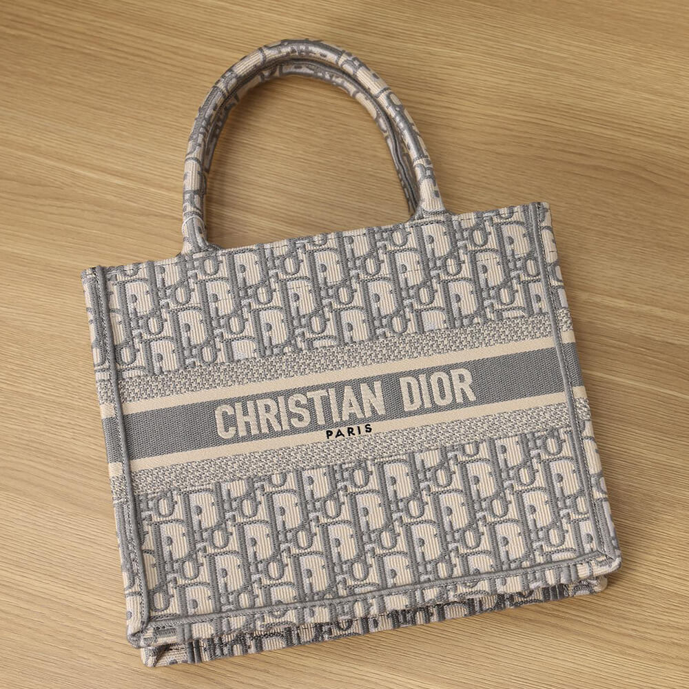 small D*or book tote