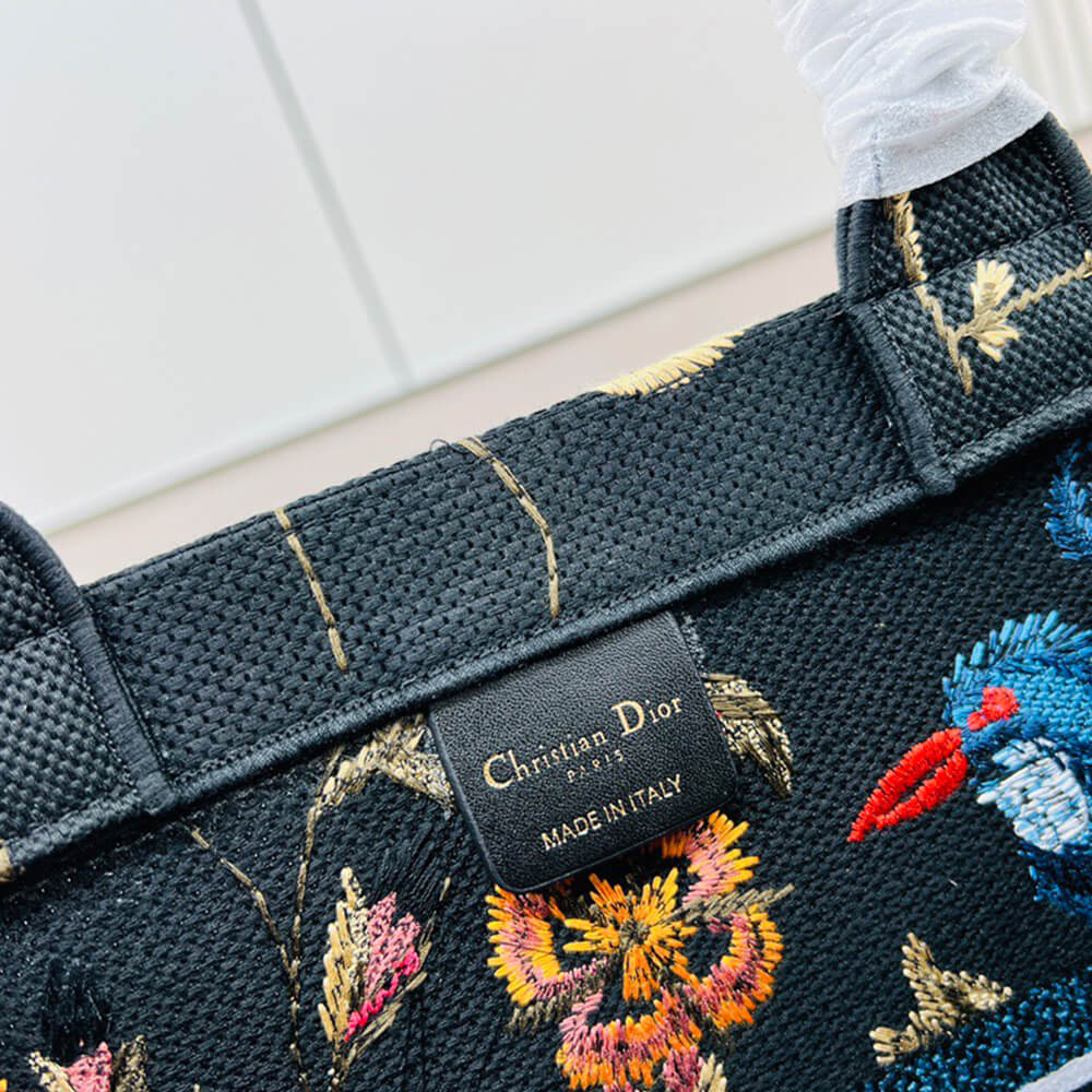 large D*or book tote