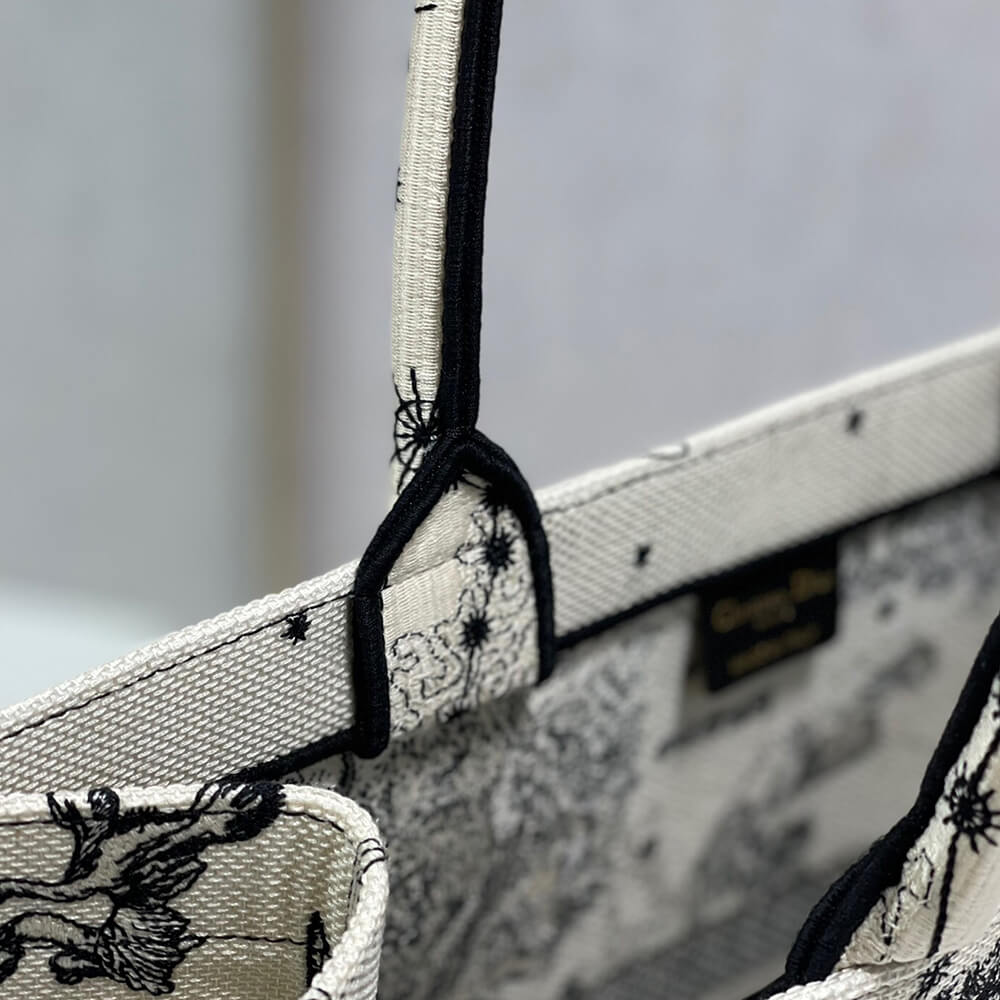 large D*or book tote