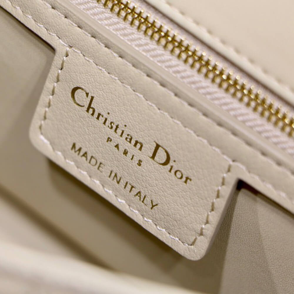 medium D*or caro bag