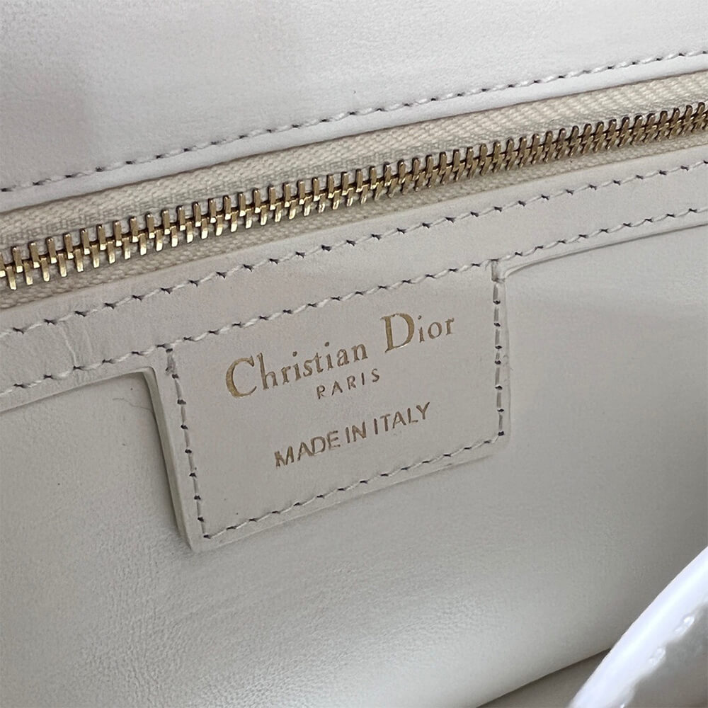 medium D*or caro bag