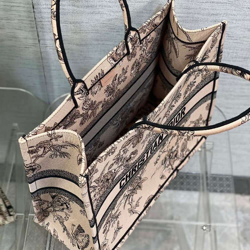 large D*or book tote