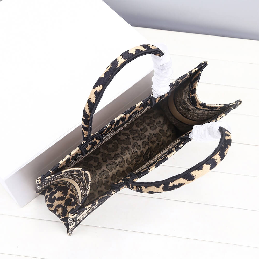 medium D*or book tote