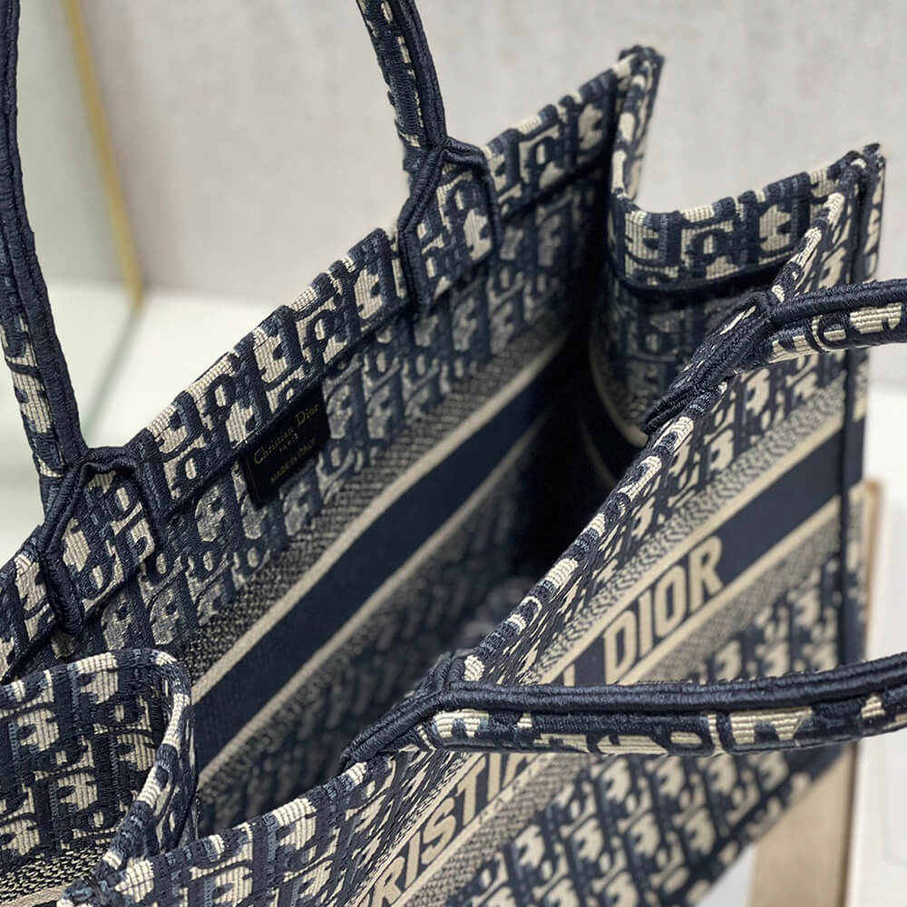 medium D*or book tote