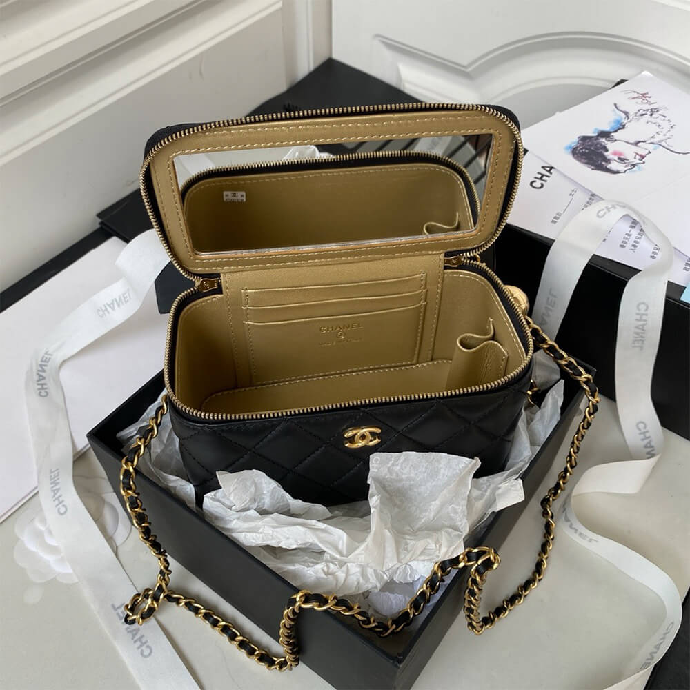 Ch*el vanity with chain