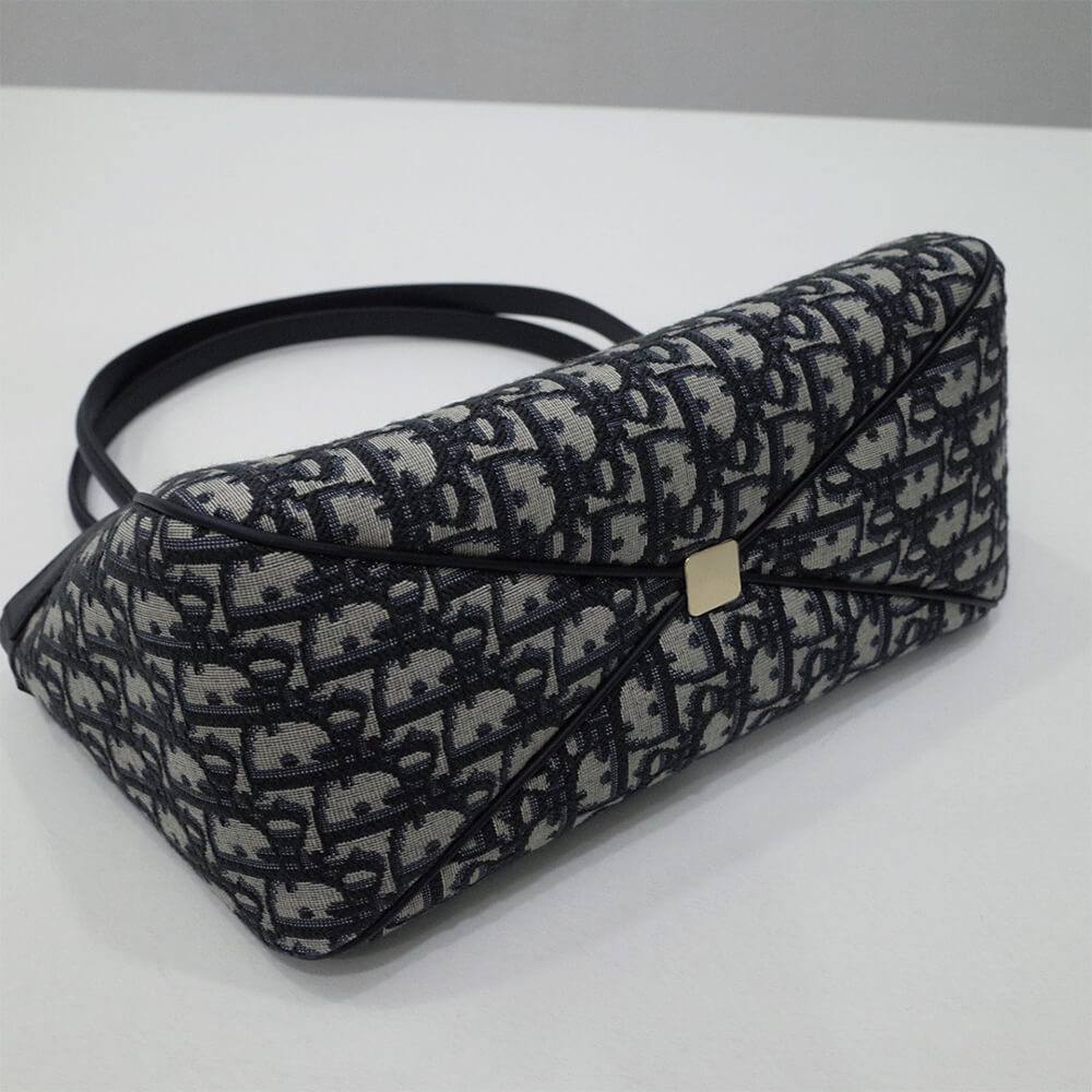 medium D*or key bag