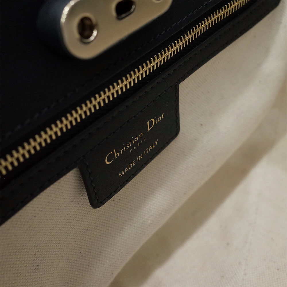 medium D*or key bag