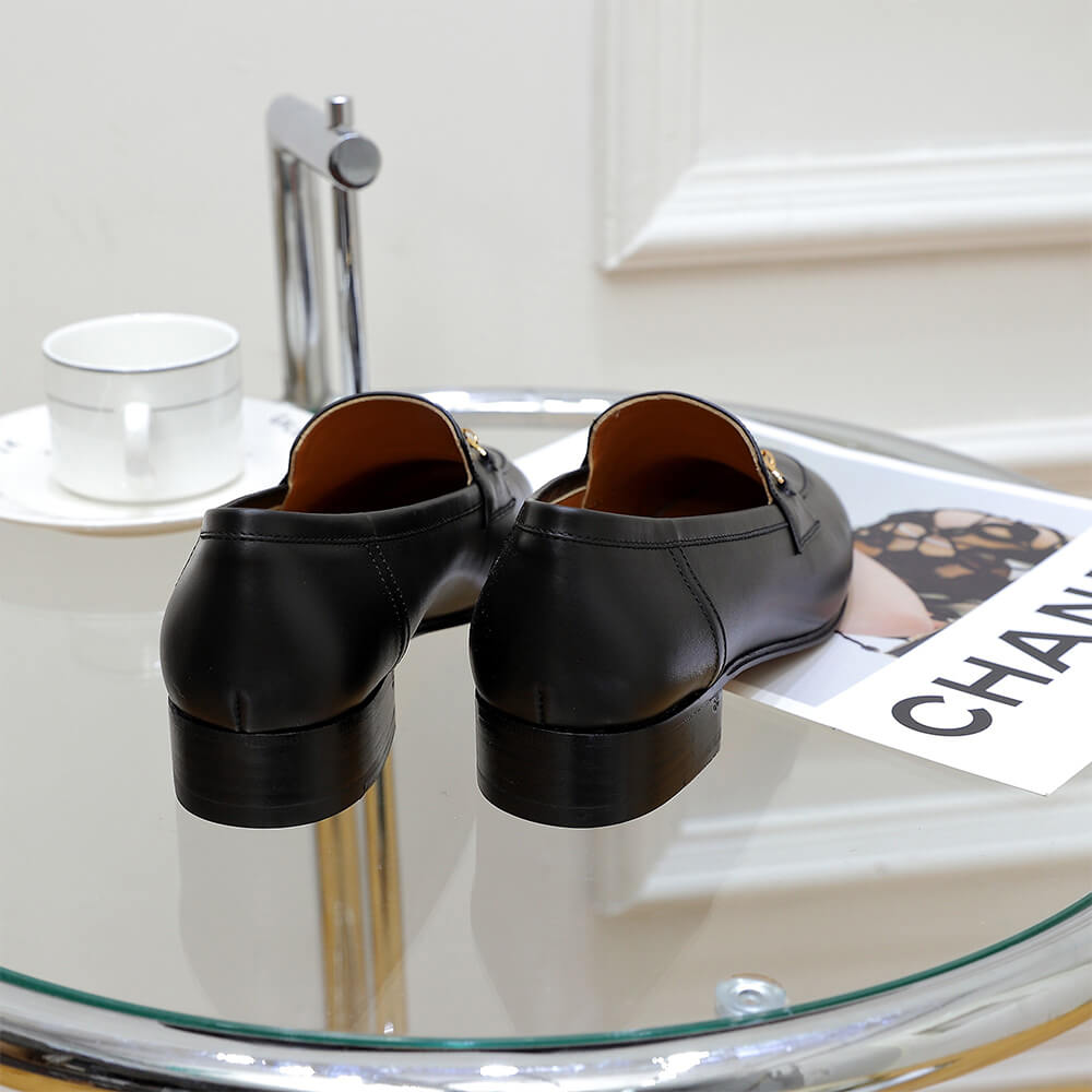 G*u*i loafer