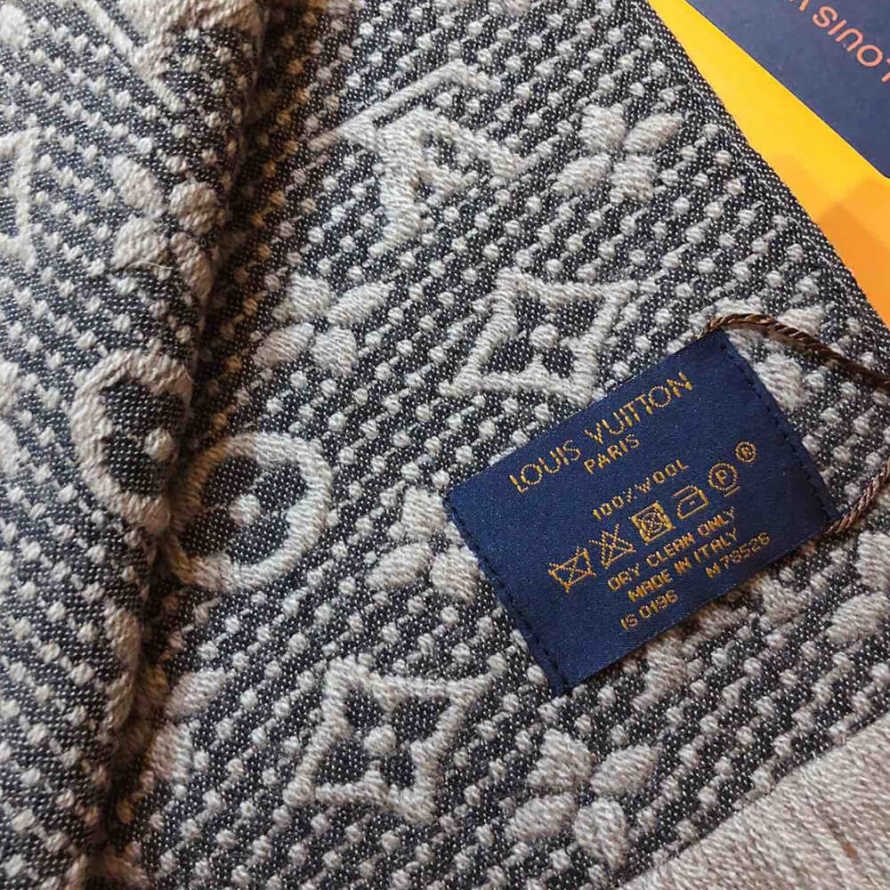 LV Monogram Classic Scarf