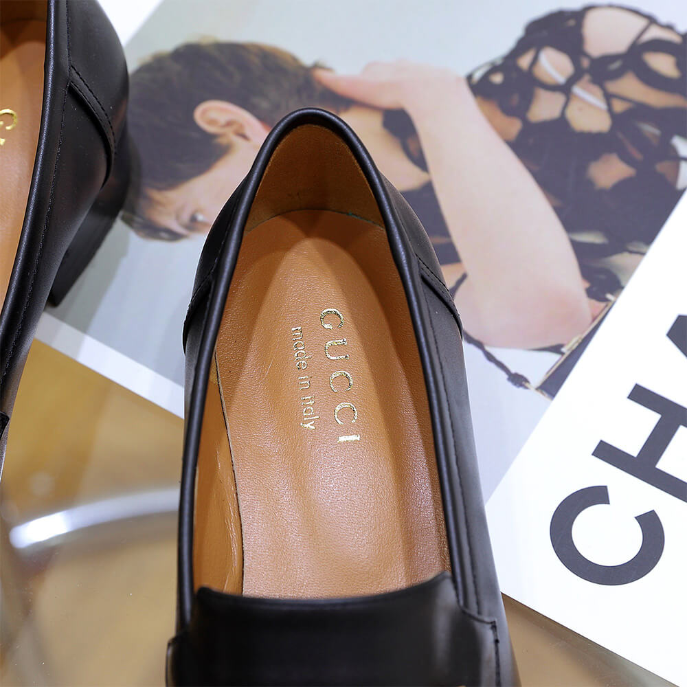 G*u*i loafer