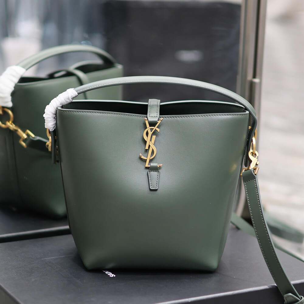 LE 37 IN SHINY LEATHER