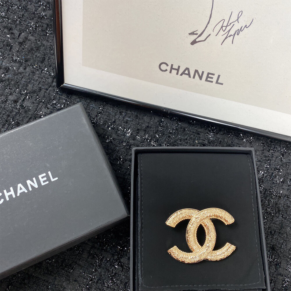Ch*el brooch pin