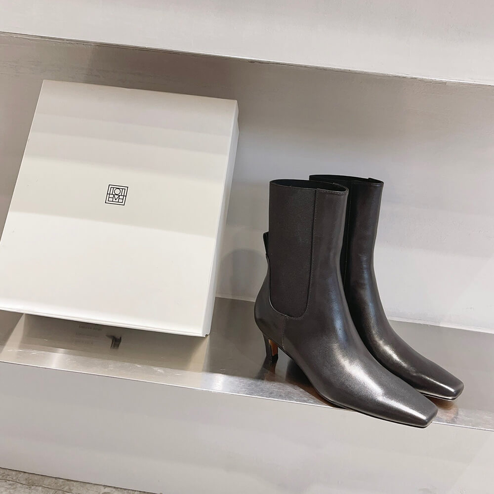 TOTEME The Mid Heel Leather Boot black
