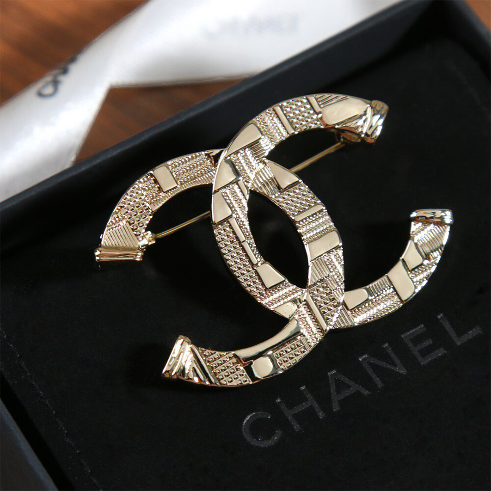 Ch*el brooch pin